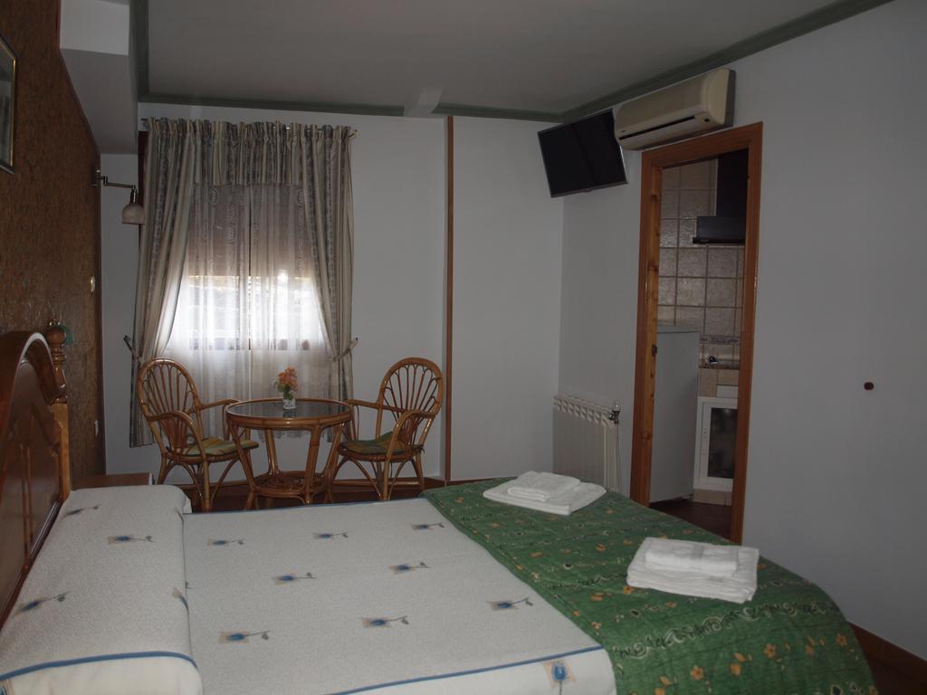 Hostal Yuste Garganta la Olla Exterior photo